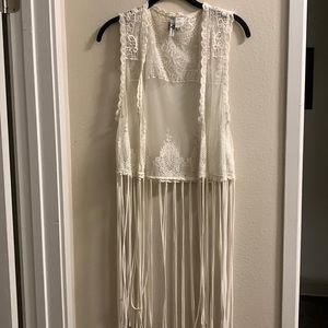Vest with fringe